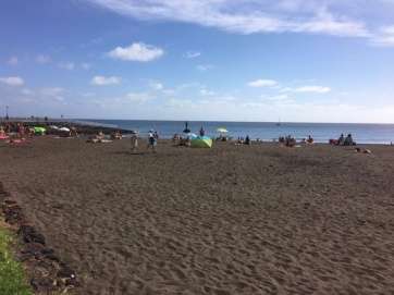 La playa de Melenara, en una imagen captada este mediodía (Foto TA)