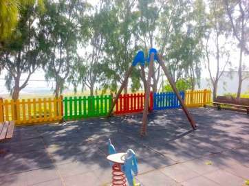 Parque infantil ya mejorado, en Casa Alonso (Foto TA)