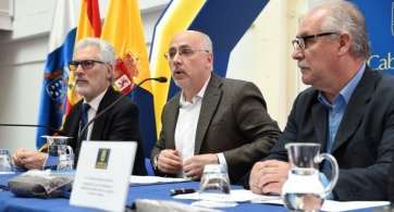 Mesa presidencial de la jornada organizada por el Cabildo de Gran Canaria (Foto Acfi Press)