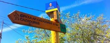 Señal de madera (Foto TA)