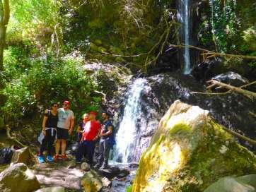 Simpatizantes del partido disfrutaron junto a senderistas y aficionados a la naturaleza de una ruta por el barranco (Foto TA)