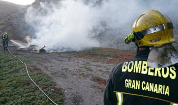 Imagen de archivo de una actuación de bomberos en una zona rural de Telde (Foto TA)