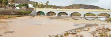 El agua corriendo por el Barranco Real de Telde en la jornada del 22 de octubre de 2015 (Foto Antonio Alí) 