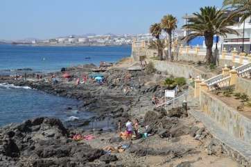 Sector de riscos de Taliarte usado como zona de baño (Foto TA)