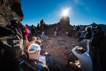 Imagen de la actividad desarrollada este jueves en el Roque Bentayga (Foto TA)