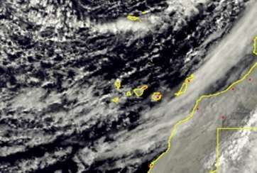 Así estaba el cielo de Canarias a las 11.15 horas (Foto Sat.com)