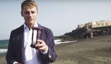 Fotograma del reportaje, al final del mismo, donde se ve la playa de La Garita (Foto Multimedia)