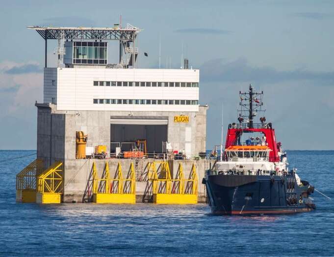La plataforma offshore de la Plocan, esta mañana fondeada en la costa de Telde (Antonio Rodríguez)