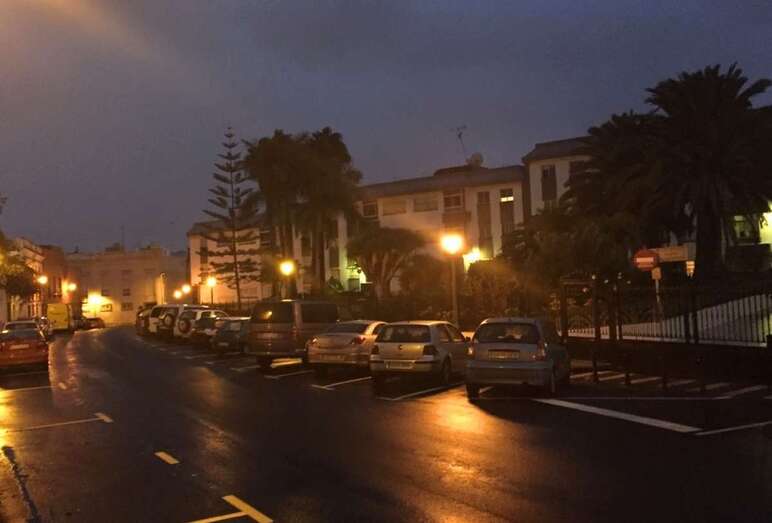 Imagen de la calle Ciega, en San Juan, tras las lluvias de esta tarde (Foto TA)