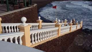 Escalinata de acceso a la playa de Melenara (Foto TA)