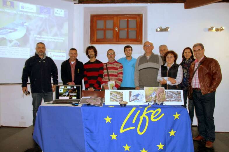 Imagen de grupo de los ponentes y asistentes a la charla (Foto Jesús Ruiz)