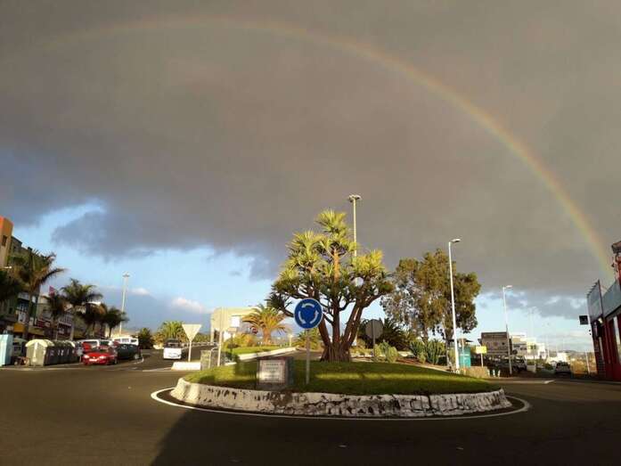 Arco iris en el cielo de Telde, en una imagen captada hace unos minutos por el colaborador Sindo Hernández (Foto TA)
