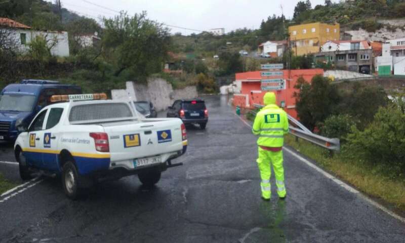 Cierre de las carreteras de Cazadores a la cumbre y a Ingenio por La Pasadilla (Foto TA)