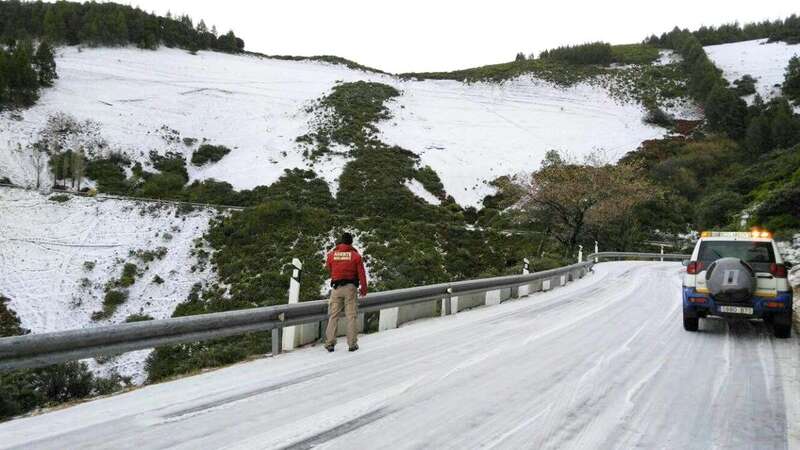 Las capas de hielo cubrieron este fin de semana buena parte de las carreteras de la zona interior de Gran Canaria (Foto TA)