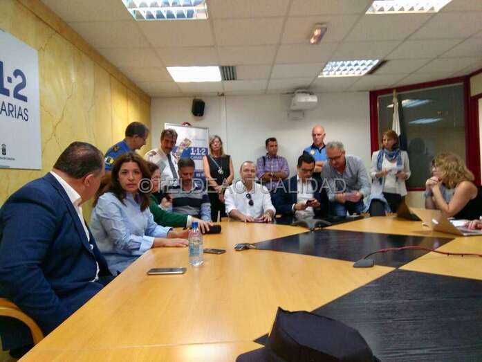 La alcaldesa de Telde, Carmen Hernández, junto a Juan Martel, en la reunión del Cecopin (Foto TA)
