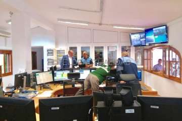 Imágenes aéreas del vertido y de la reunión del Cecopin (Foto TA)