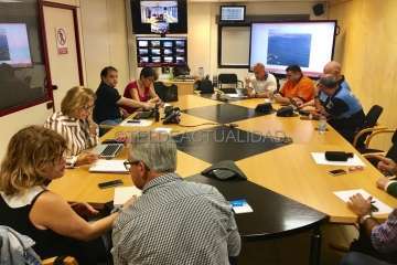 Imágenes aéreas del vertido y de la reunión del Cecopin (Foto TA)