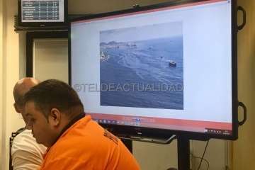 Imágenes aéreas del vertido y de la reunión del Cecopin (Foto TA)