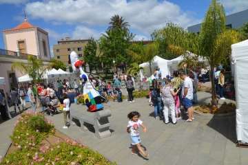 Playas solitarias y animada Feria del Libro en Telde (Foto TA)