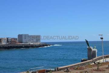 Playas solitarias y animada Feria del Libro en Telde (Foto TA)