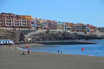 Playas solitarias y animada Feria del Libro en Telde (Foto TA)