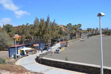 Playas solitarias y animada Feria del Libro en Telde (Foto TA)