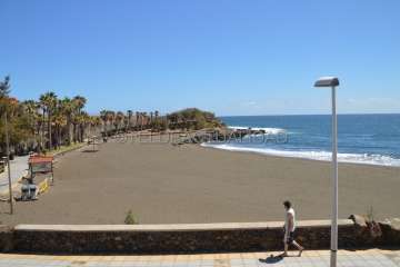 Playas solitarias y animada Feria del Libro en Telde (Foto TA)