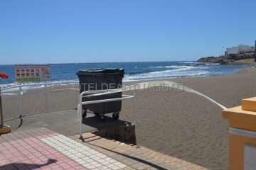 Playas solitarias y animada Feria del Libro en Telde (Foto TA)