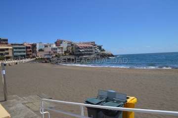 Playas solitarias y animada Feria del Libro en Telde (Foto TA)