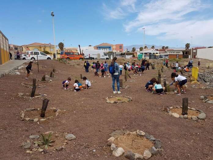 Los pequeños disfrutaron de una ruta de interpretación por la costa y luego de talleres y actividades en La Garita (Foto TA)