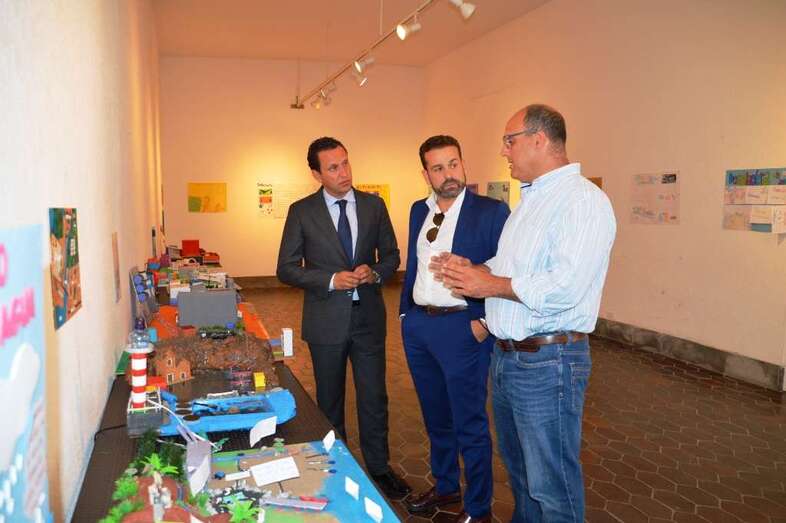 El concejal Agustín Arencibia, el consejero delegado de Canaragua, José Juan González, y el gerente de Aguas de Telde, Gustavo Gómez, en la exposición (Foto TA)