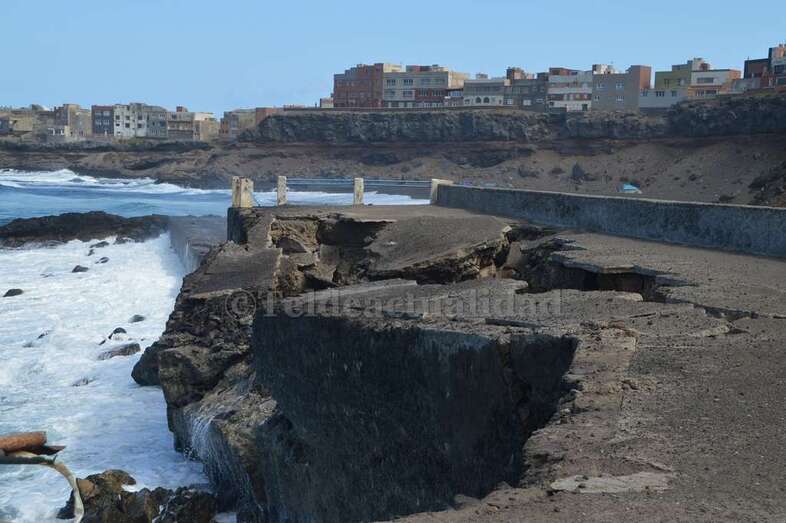 Estado en que ha quedado el dique (Foto TA)