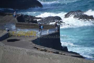 Estado que ha quedado el viejo espigón de la playa del antiguo hotel Bahía Mar (Foto TA)