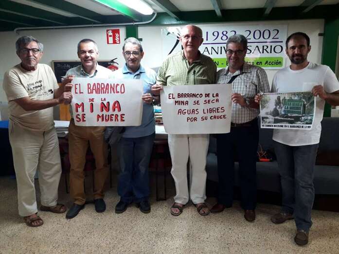 Miembros de Turcón anunciando el lanzamiento de la campaña (Foto TA)