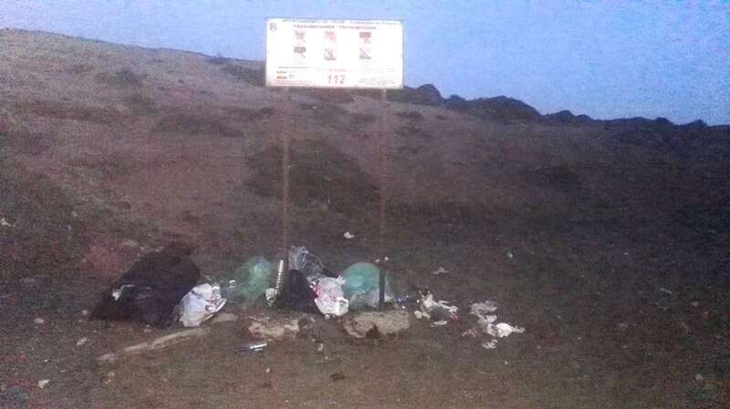 Basura en la playa de Aguadulce (Foto TA)