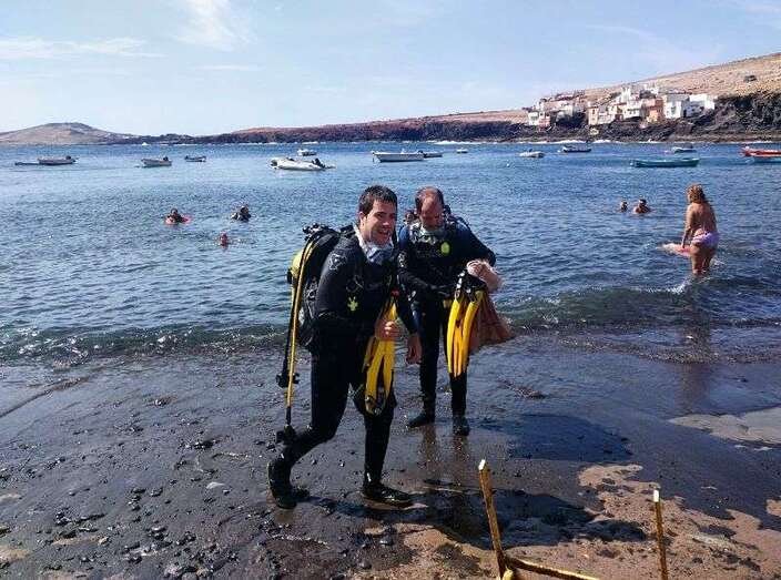 Archivo. Imagen de una limpieza de fondos marinos en Tufia (Foto TA)