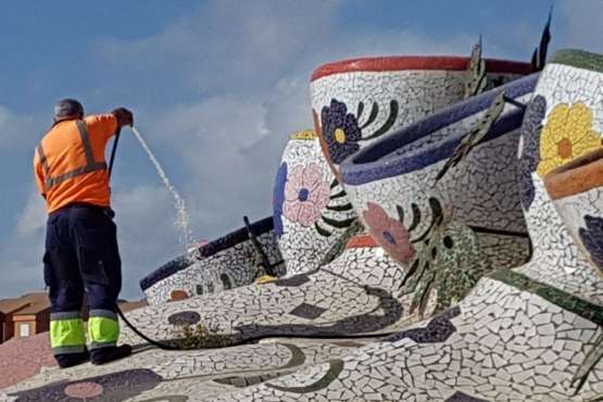 Limpieza de la rotonda de Las Tazas (Foto TA)