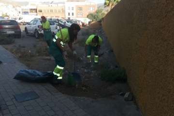 Limpieza de choque en el entorno de los colegios de San Juan (Foto TA)