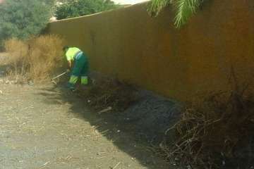 Limpieza de choque en el entorno de los colegios de San Juan (Foto TA)