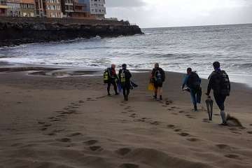 Limpieza de los fondos marinos de La Garita (Foto TA)