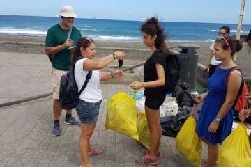 Limpieza de la playa de La Restinga (Foto TA)