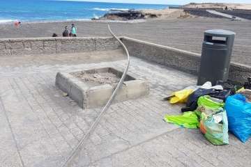 Limpieza de la playa de La Restinga (Foto TA)