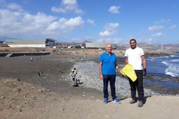 Limpieza de la playa de La Restinga (Foto TA)