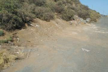 Limpieza en balde en el camino que va a la Sima de Jinámar (Foto TA)