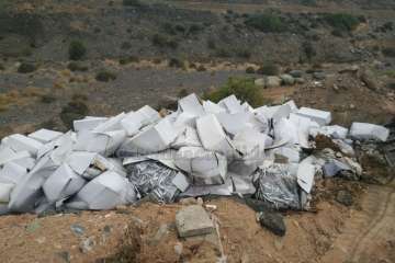 Retirados los 10.000 kilos de sardinas tirados en cajas en Tufia y Barranco Real (Foto TA)