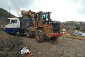 Retirados los 10.000 kilos de sardinas tirados en cajas en Tufia y Barranco Real (Foto TA)