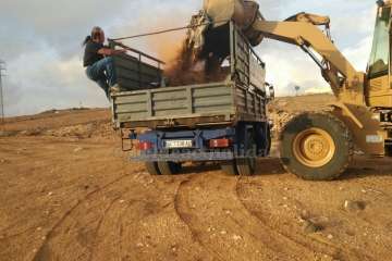 Retirados los 10.000 kilos de sardinas tirados en cajas en Tufia y Barranco Real (Foto TA)