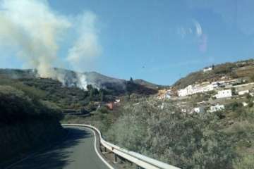  Incendio en la cumbre de la Isla, próximo a Cazadores-Telde (Foto TA)