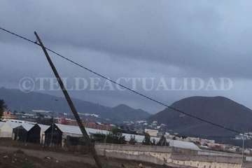 Imagen de un poste de luz caído en Cruz de Jerez (Foto TA)