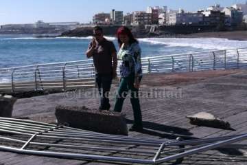 Playas arreglará los destrozos del oleaje a la valla metálica del muelle de Melenara-Telde (Foto TA)